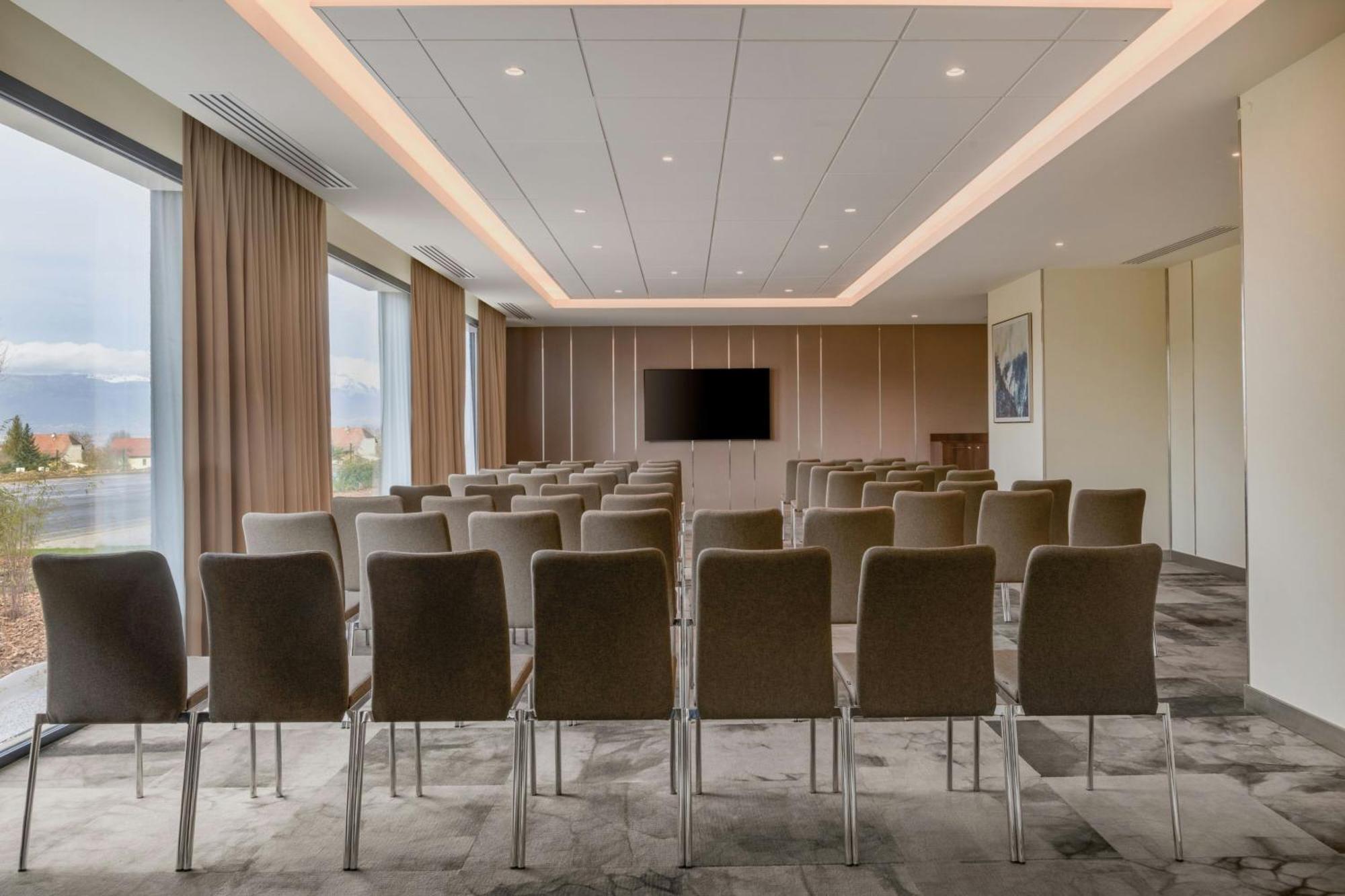 Ac Hotel By Marriott Saint-Julien-En-Genevois Exterior photo