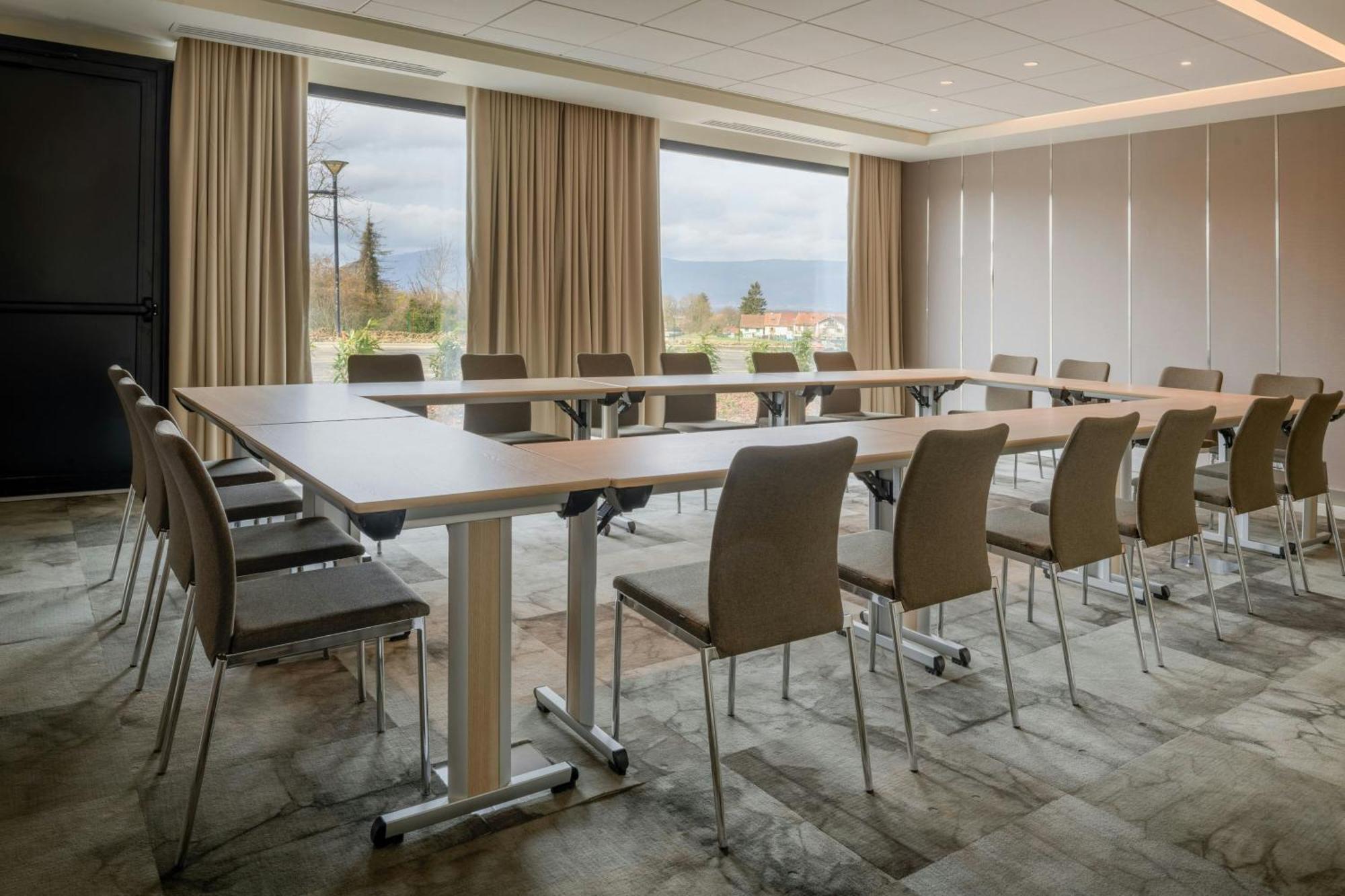 Ac Hotel By Marriott Saint-Julien-En-Genevois Exterior photo