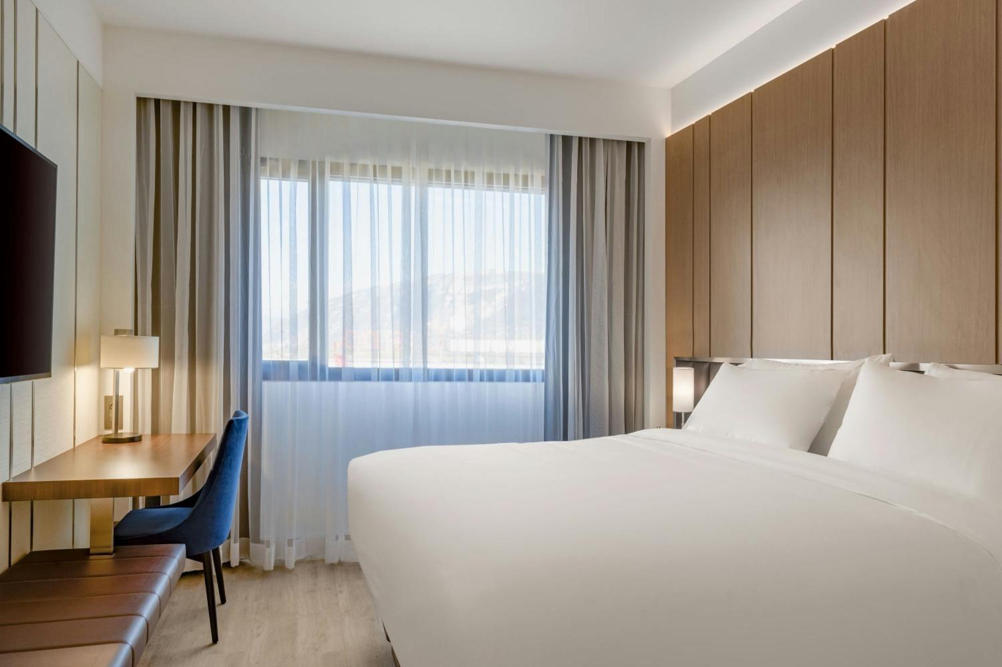 Ac Hotel By Marriott Saint-Julien-En-Genevois Exterior photo