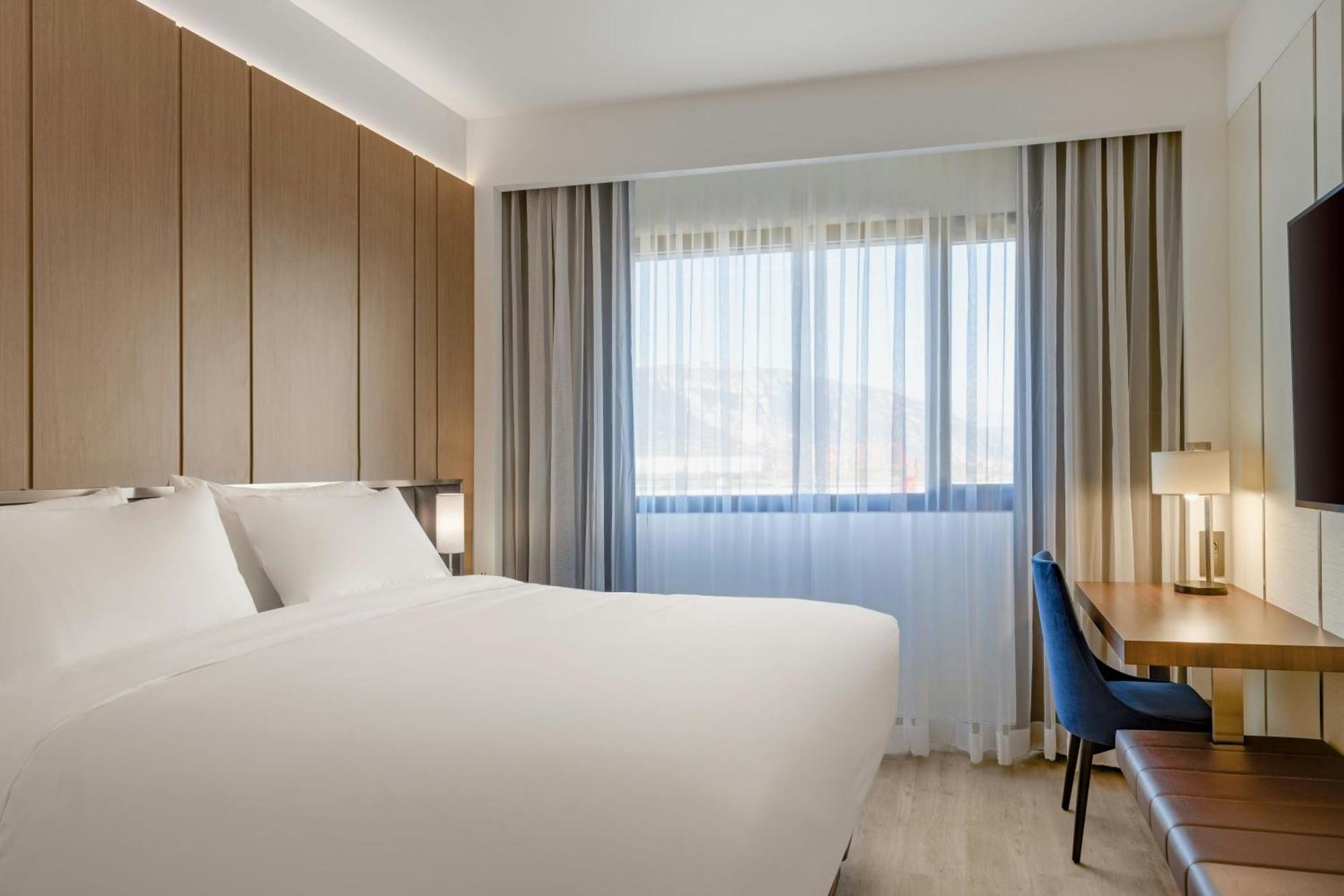 Ac Hotel By Marriott Saint-Julien-En-Genevois Exterior photo